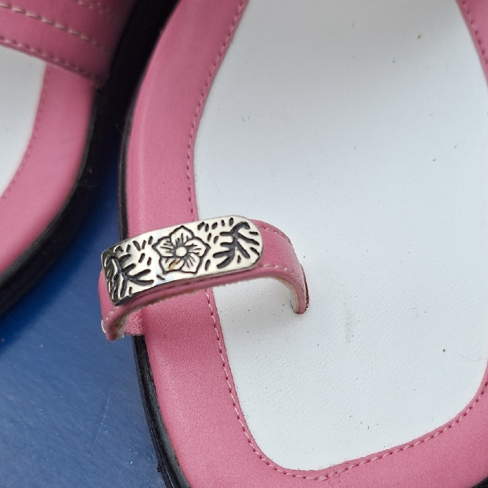 Pink Slide Sandals with Toe Loop and Ribbed Strap - Picture 4 of 9